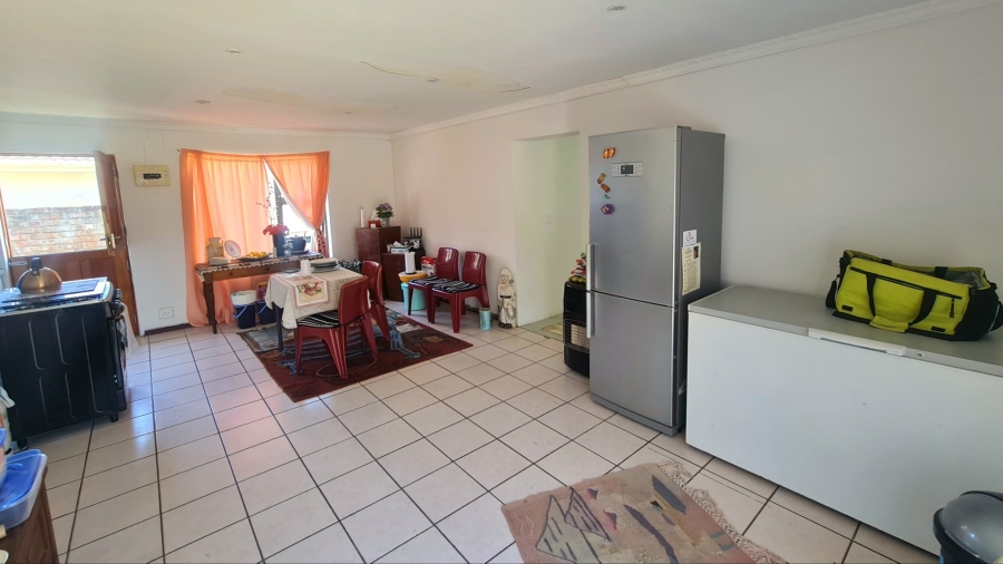 5 Bedroom Property for Sale in Hornlee East Western Cape